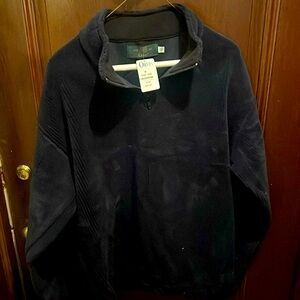 Men’s Orvis Black Fleece top